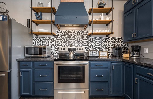 Oakland House | Gathering Place: Lakefront w. boat slip | Dog friendly | Hot tub | Fire pit