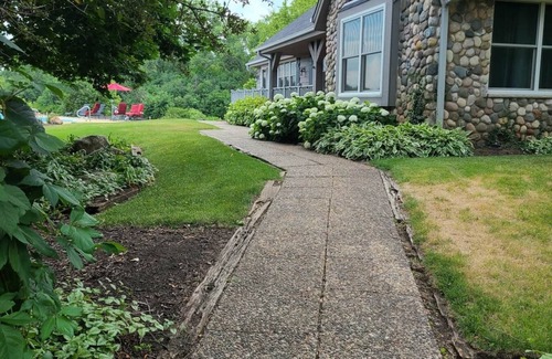 Mukwonago House | Gathering Table Retreat -Secluded farmhouse with pool & pond