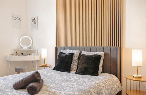 Saintes Apartment | Gatsby - Appartement rénové élégant, Hypercentre Saintes, Calme, Fibre, TV 4K, Netflix