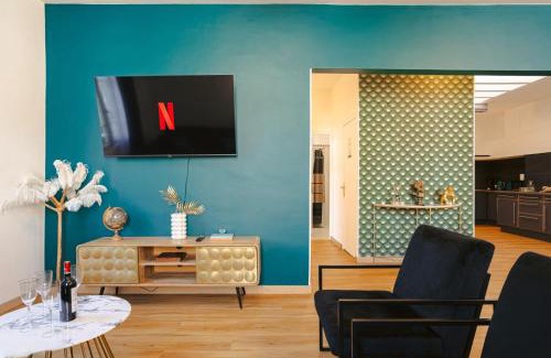 Saintes Apartment | Gatsby - Appartement rénové élégant, Hypercentre Saintes, Calme, Fibre, TV 4K, Netflix