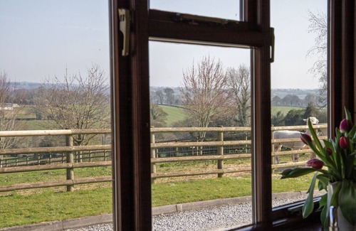Denstone House | Zoes Cottage 5 mins drive to Alton Alpaca`s