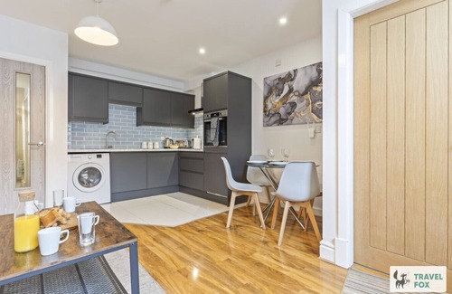 Tunstall Apartment | Ava`s City Stay Near Waterworld