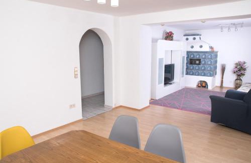 Oberasbach Apartment | Gemütliche Familien-Ferienwohnung mit Balkon nahe Playmobil FunPark