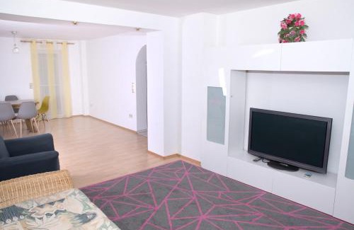 Oberasbach Apartment | Gemütliche Familien-Ferienwohnung mit Balkon nahe Playmobil FunPark