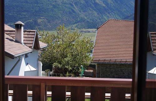 Vezzano Apartment | Gemütliche Ferienwohnung mit Grossem Sonnenbalkon und Geheiztem Schwimmbad,