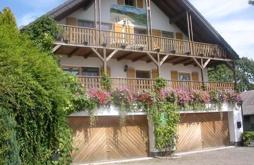 Stammbach Apartment | Gemütliche Ferienwohnung (75qm) mit Zugang zu Spielplatz