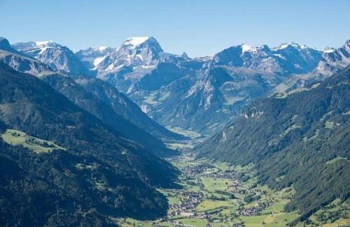 Glarus Sued House | Gemütliche Ferienwohnung Bergzyt - im Ski und Wandergebiet