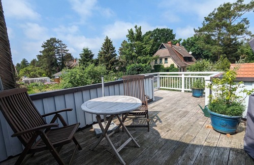 Born auf dem Darss Apartment | Gemütliche Ferienwohnung mit Großem Balkon und Strandkorn