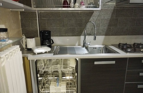 Luino Condo | Gemütliche Kleine Wohnung mit 30 qm Garten in Luino