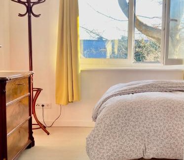 Osterhusum Apartment | Gemütliche Wohnung mit Sonnenterrasse im blauen Holzhaus