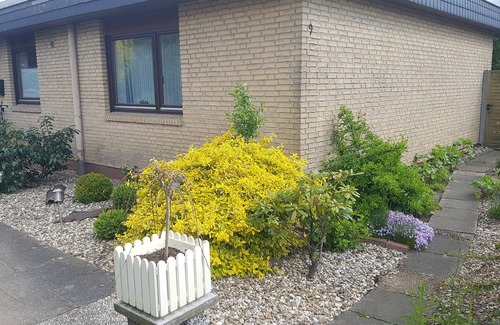 Bad Schwartau House | Gemütlicher Bungalow, Haus mit Garten Ostsee-nah