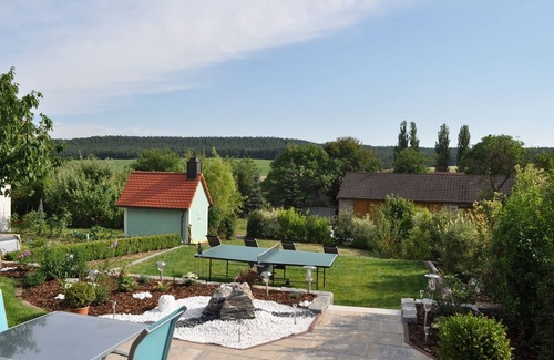 Vestenbergsgreuth Apartment | Gemütliches 78qm Feriendomizil mit Terrasse, kostenfreies WLAN, viel Natur