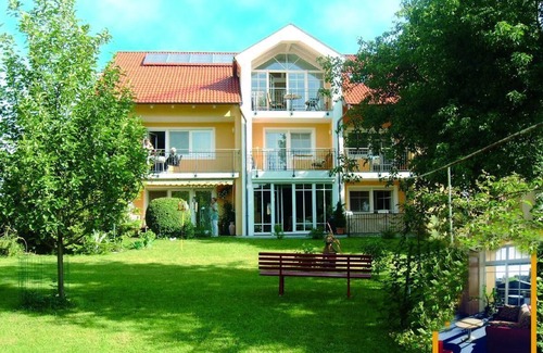 Safferstetten Apartment | Gemütliches Feriendomizil (45qm) mit Balkon und Glasfront