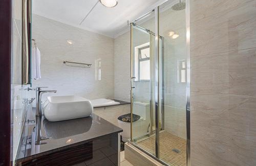 Greater Johannesburg Metropolitan Area Apartment | Gem in Fourways , Modern 2-Bed Apartment