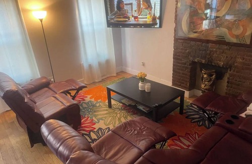 Williamsburg Apartment | Gem. Williamsburg 2 bedroom. 1 stop to Manhattan.