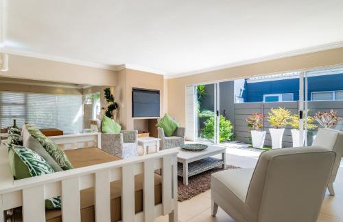 West Beach House | Gem with indoor jacuzzi
