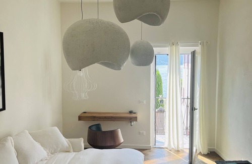 Sulzano Apartment | GEMMA LODGE: Home, Style, Calm. Lake life.