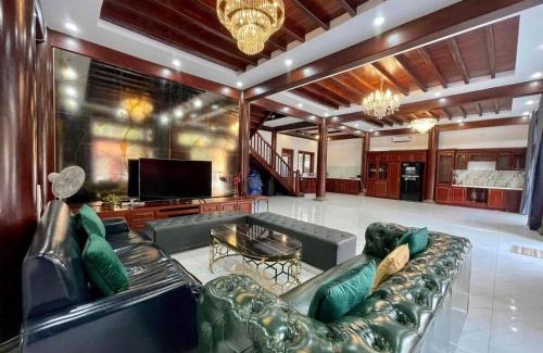 Thao Dien Villa | GemVilla 188 Large pool garden
