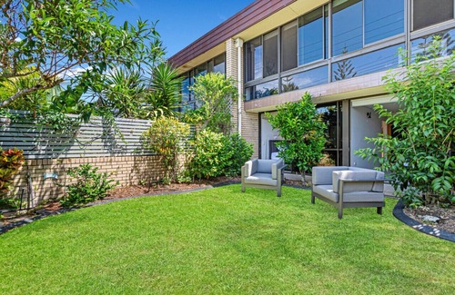 Biggera Waters House | Gentle Waves Retreat Villa