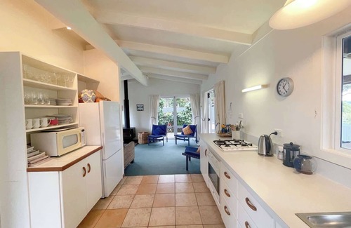 Surfdale House | Genuine Kiwi Bach | Stay Waiheke