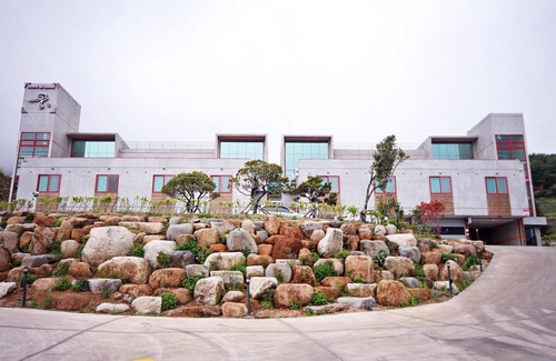 Songpo-ri Hotel | Geojedo Sadeung Palace Unintel