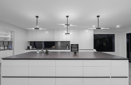 Mermaid Waters House | Geometry of Water - Luxury Bauhaus by the Canal