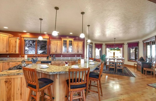 Tamarack House | George Bush Estate @ Tamarack Resort: Mountaintop Retreat | Hot Tub