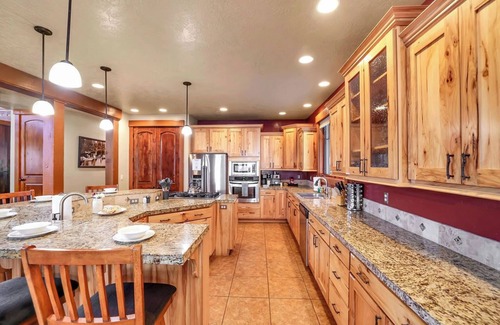 Tamarack House | George Bush Estate @ Tamarack Resort: Mountaintop Retreat | Hot Tub