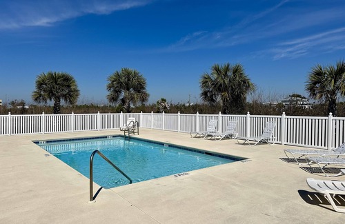 Mexico Beach Cottage | "Georgia Sand" is 600 steps to the beach! This 2BD/2BA adorable cottage sleeps 8!