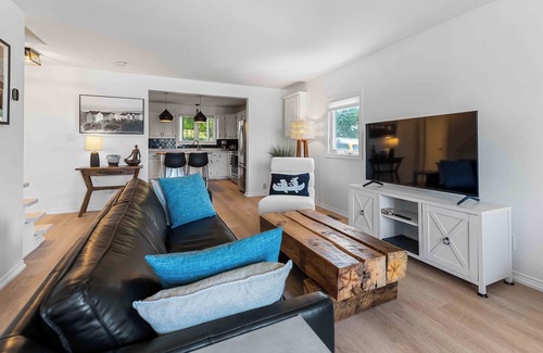 Penetanguishene House | Georgian Bay Water/Beach front Cottage