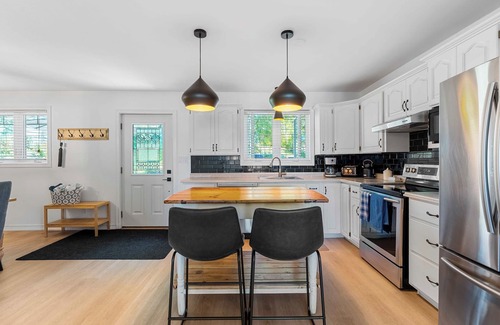 Penetanguishene House | Georgian Bay Water/Beach front Cottage