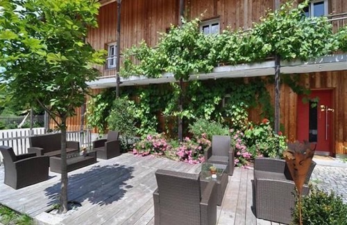 Bohmzwiesel Apartment | Geräumige Ferienwohnung (70m2) mit Balkon, auf Erlebnisbauernhof