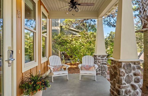 Gulf Place Cottage | Get away to the beach & 30A Gulf Place dining! Heated community pool! nn