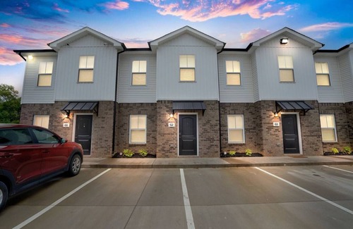 Clarksville Apartment | Get comfortable and enjoy 2 bedroom with 2.5 bathroom at this spacious unit