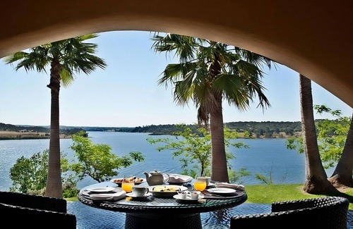 Ponte de Sor House | Get Ready for Blissful Getaway! Lake View, Free Parking, Outdoor Swimming Pool!