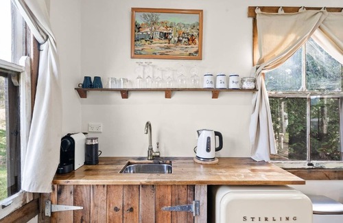 Kangaroo Valley Cabin | Getawayz NSW - Scribbly Gum Cottage - Rustic, Picturesque, Romantic - Kangaroo Valley