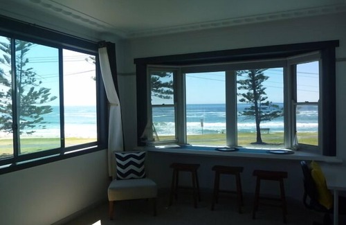Bulli Apartment | GETWUNTOO on beautiful Sandon Point beach Bulli . Entire Top floor of house