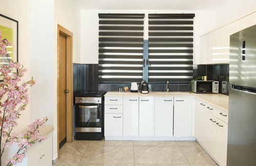 Kerem HaTeimanim Apartment | Geula 1