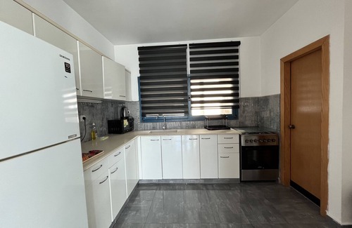 Kerem HaTeimanim Apartment | Geula 1