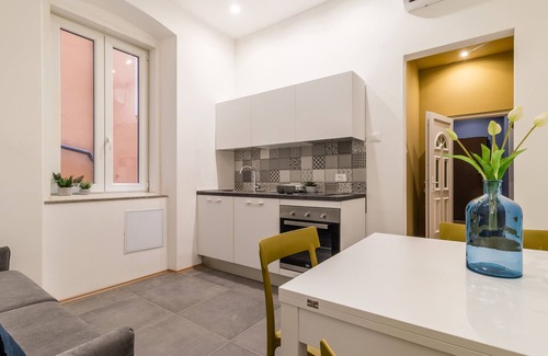 Trieste City Centre Apartment | Ghiberti Apartments - Blue and Gold