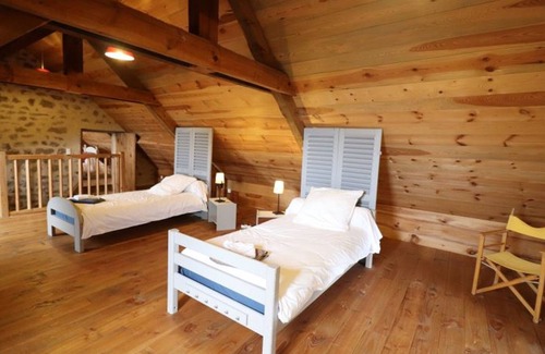 Saint-Remy-de-Chaudes-Aigues Cottage | Gite Saint-Rémy-de-Chaudes-Aigues, 6 bedrooms, 12 persons