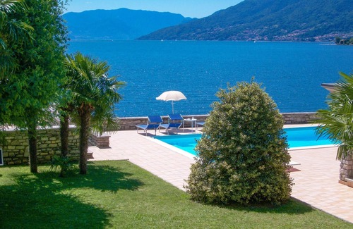 Domaso Apartment | GiardinoLago Azzurro Holiday flat on the lake with pool