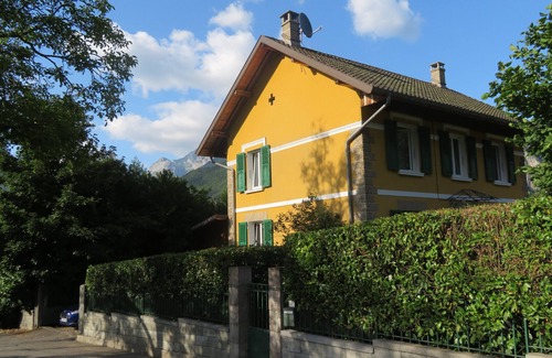 Giez House | Giez. Character property close to Lake Annecy with beautiful mountain views.