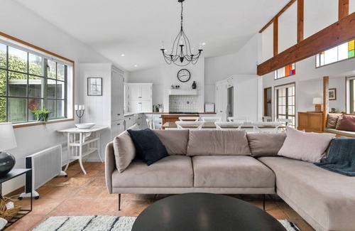 Matakana House | GILLMAN VINEYARD - MATAKANA HOLIDAY HOME, family friendly in Matakana