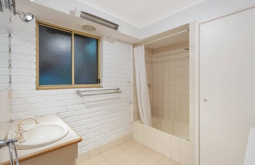 Pambula Beach Cabin | Gillmith - Sleeping up to 16 people