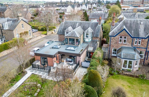 Murthly House | Gilmore House - 5 bedroom Victorian home with hot tub