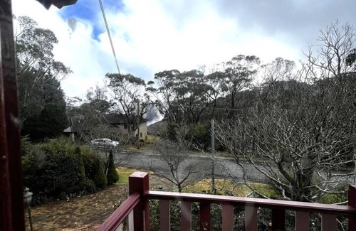 Katoomba Apartment | Gingerbread House – sunset, relaxing & warm