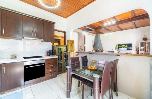 Chlomatiana Apartment | Giourgas house
