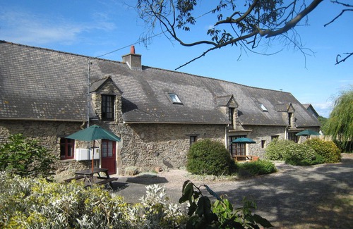Marzan House | Gite 3 Family friendly, rural setting, close to south coast beaches, market town
