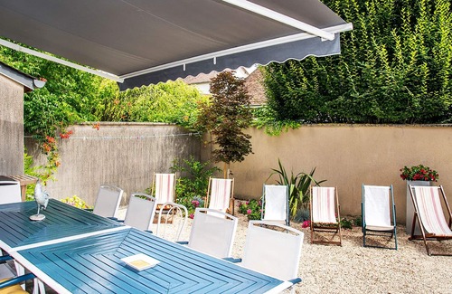 Deols Cottage | Gite Déols, 5 bedrooms, 14 persons